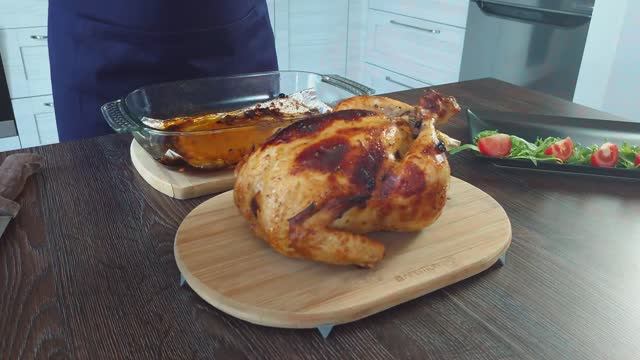 Сочная курица в духовке с яблоками - нежнее, чем в ресторане! 🍗🍎 смотреть онлайн
