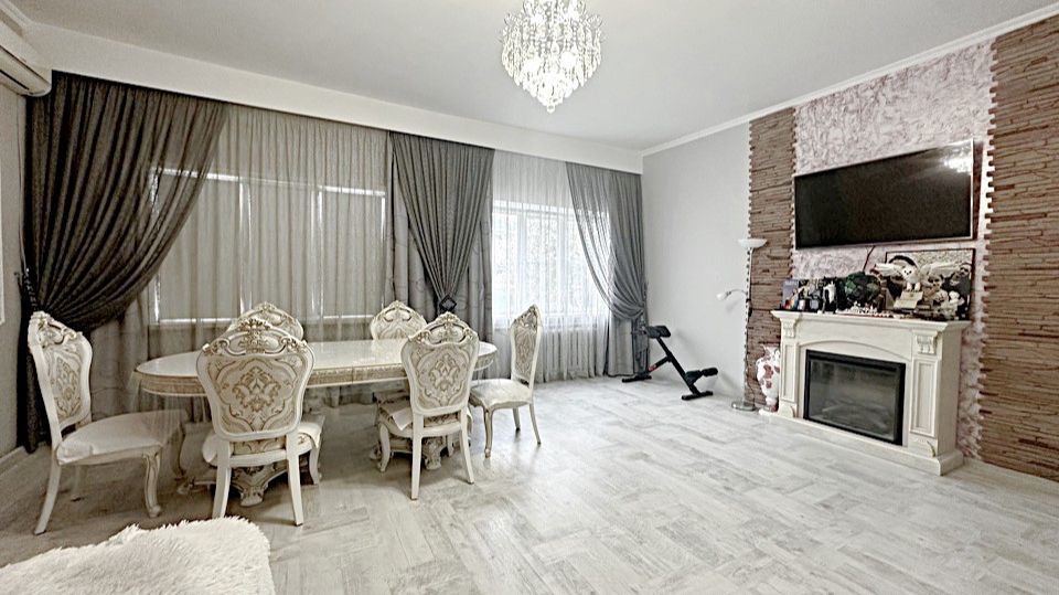 Шикарный дом 180кв.м. 5соток 4 комнаты 2 сан узла евроремон гараж. Краснодарский край, город Армавир