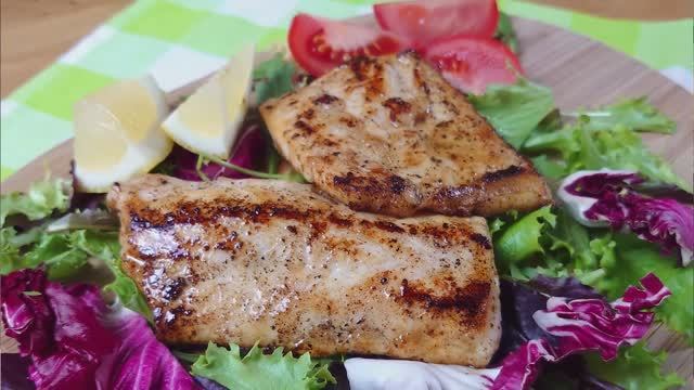 Мясо крокодила на сковороде - жарим 2 минуты с чесноком и сливочным маслом 🐊🔥