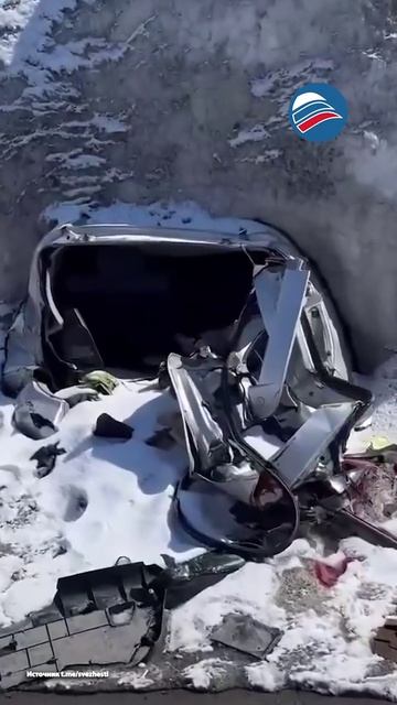 Разбитые стекла, искореженный метал: камчатские «подснежники» пробиваются сквозь снег