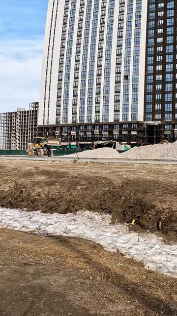 трактор работает