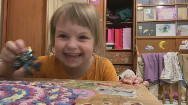 Ева строит дженгу