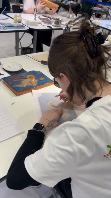 Студентка СПбГУПТД на конкурсе профессионального мастерства «Реставратор года – 2026»