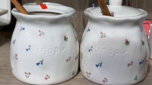 В Светофоре классные завалы посуды! Много новинок для кухни. Красивые тарелки, кружки, кастрюли.