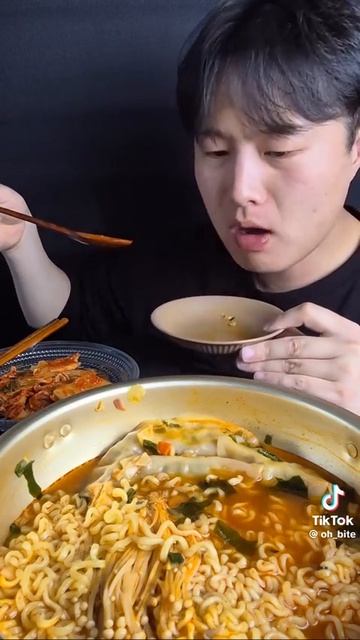 Мукбанг #лапша #дамплинги 🥟