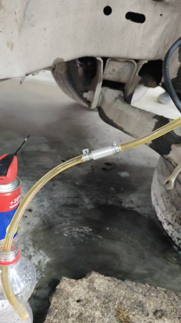 Приспособа для прокачки тормозов без помощника