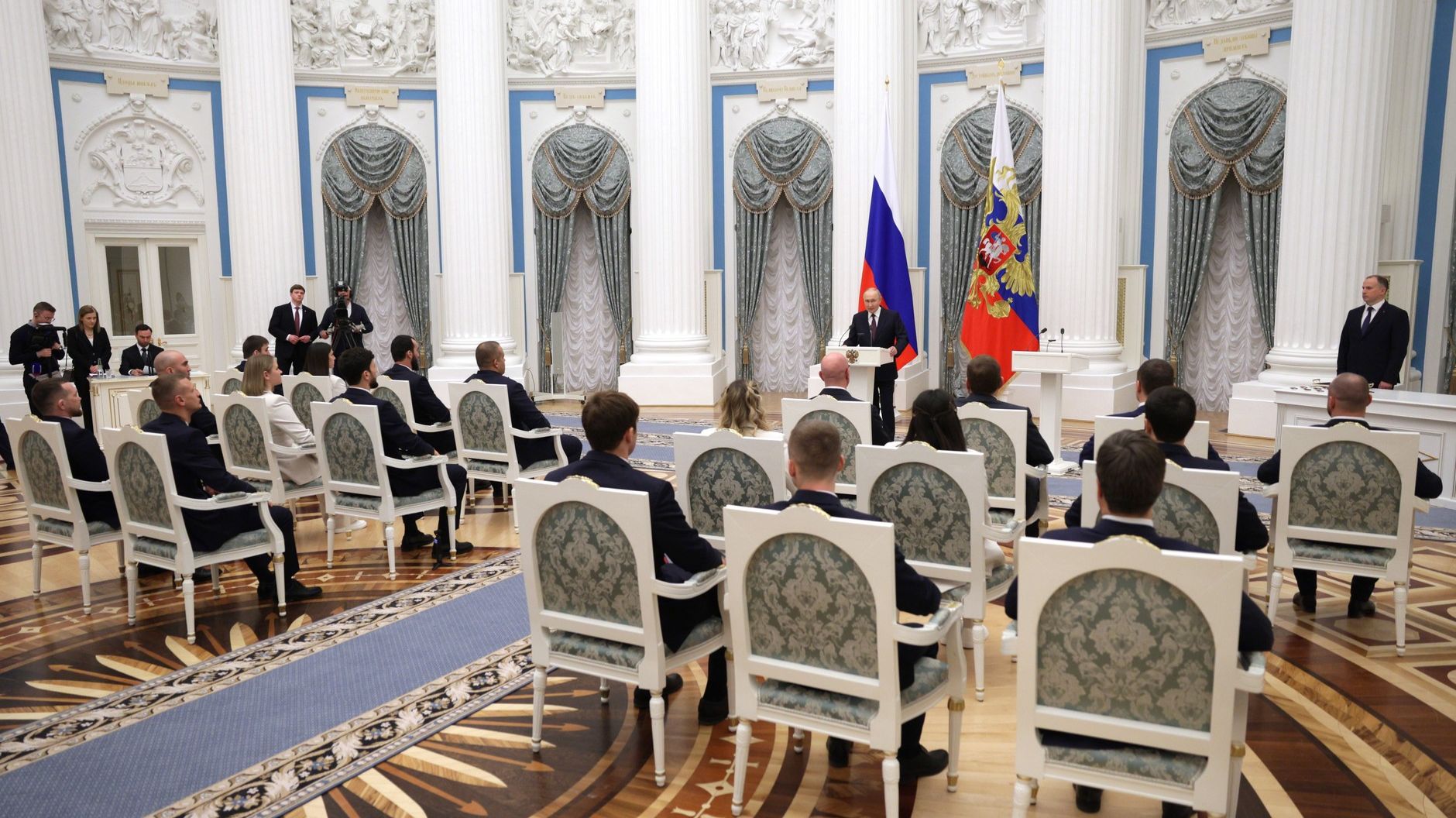 Владимир Путин вручил государственные награды российским боксерам-чемпионам мира [ 2026 ]