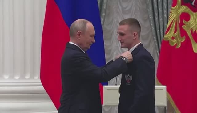 Студента СПбГУПТД за выдающиеся достижения наградил Президент Российской Федерации Владимир Путин