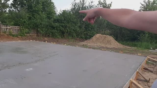 Начинаем строительство дома Фундамент Привезли блоки долго.Хорошо смотреть как другие работают