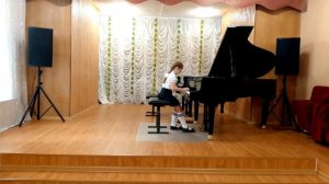 "В стране гномов" А.Роули
Исполняет Милана В. 8 лет