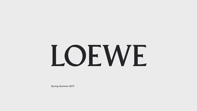 Показ женской коллекции Loewe весна-лето 2017
