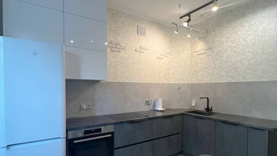 Обзор кухни без верхних шкафов