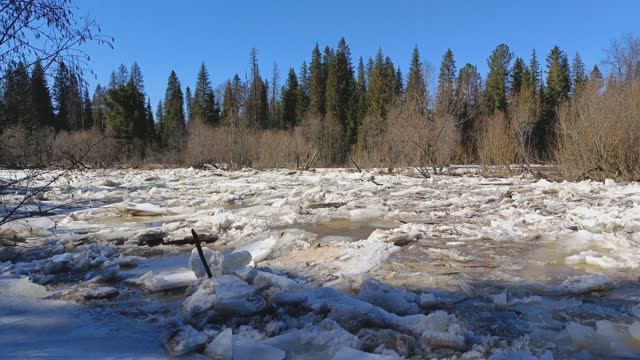 Ледяной ужас на сплаве по реке Койва в половодье. Дичайшее экстрим - выживание в одиночку.Часть 2