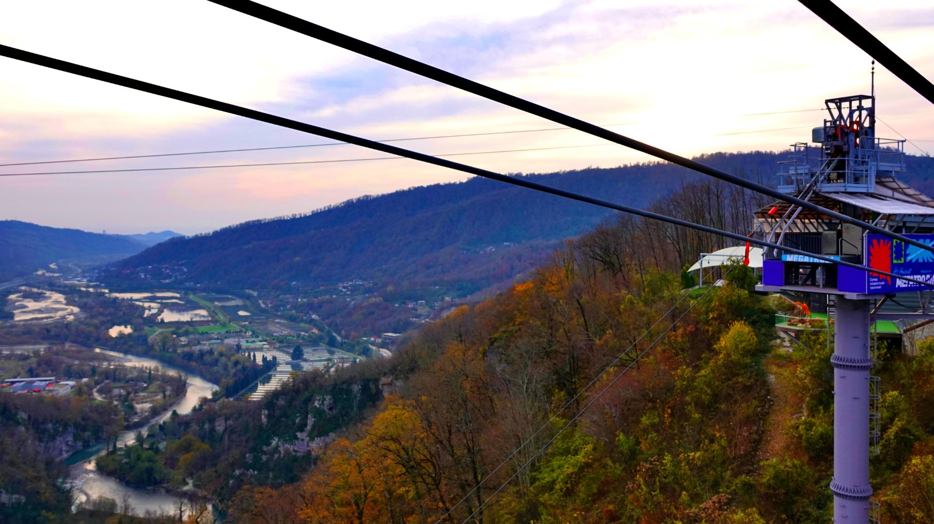 ЗАТАИВ ДЫХАНИЕ… ПРОГУЛКА ПО МОСТУ НА ВЫСОТЕ 207 М. ФОТОДНЕВНИК Ч.21. СЛАЙД-ШОУ. СОЧИ. 24.11.2025.