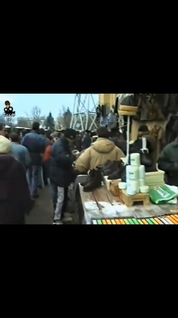Покупка видеокассет на рынке, 1995 год