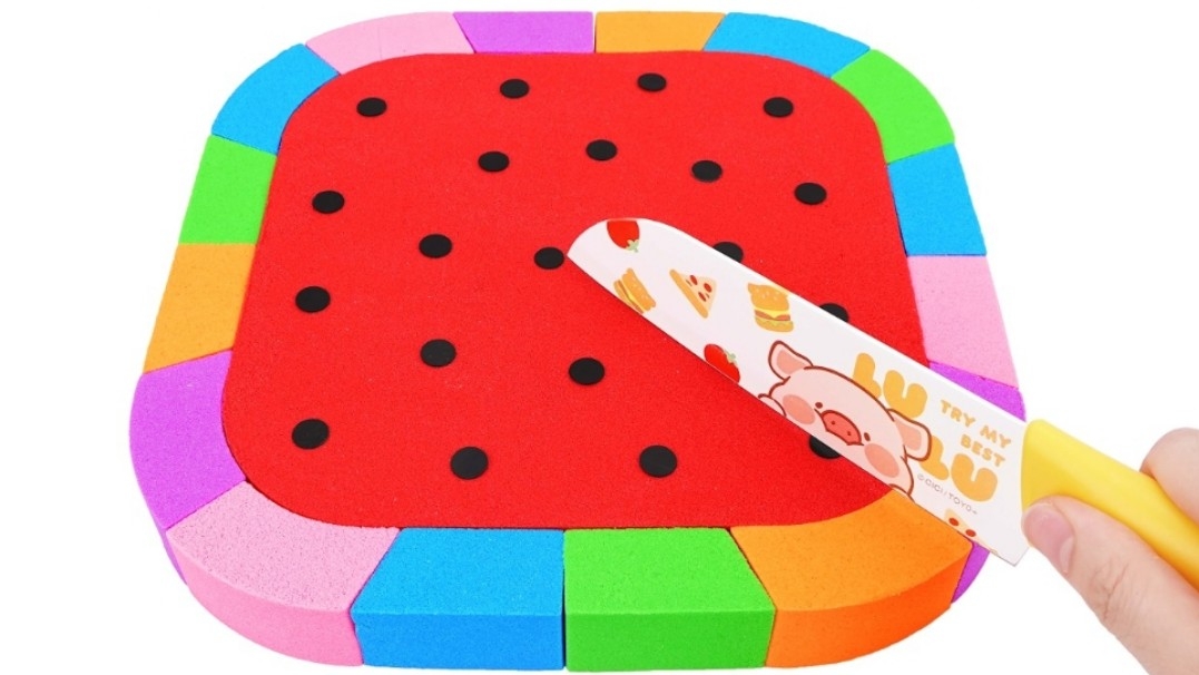 Мультики для Детей/Арбузный торт с красочной нарезкой из кинетического песка