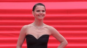 Звезды на красной дорожке. На церемонии закрытия 48-го Московского международного кинофестиваля