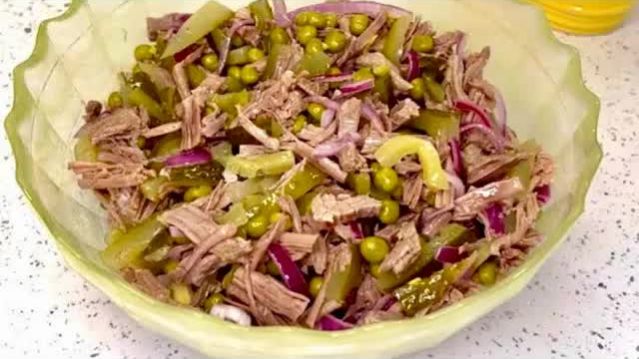 Праздничный салат из простых ингредиентов! Но вся фишка в этой заправке