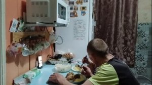 У нас зима, а Вовка снова продвигается на работу.