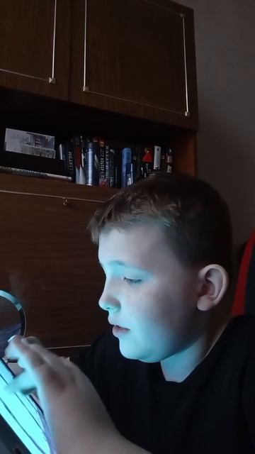 автору просто скучно.