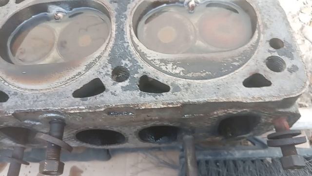 Проверил головку блока цилиндров соляркой
