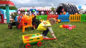 Детская площадка Лего с игрушками и машинками для дете