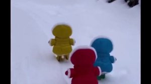 Одеваем цыплят.