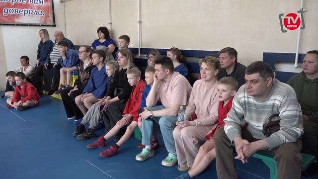 СИЛЬНЕЙШИЕ БОРЦЫ. ПЕРВЕНСТВО ОКРУГА ПО САМБО.