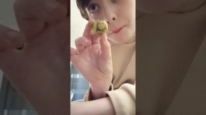 пробуем дорогие конфеты очень смешно!