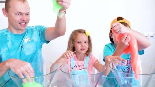 Катя и Макс ищут у себя таланты