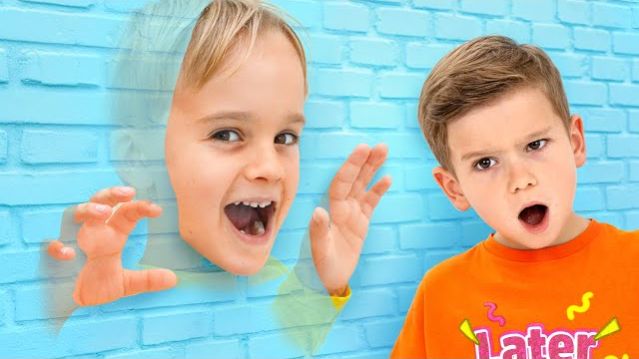 Дети прыгают через стену