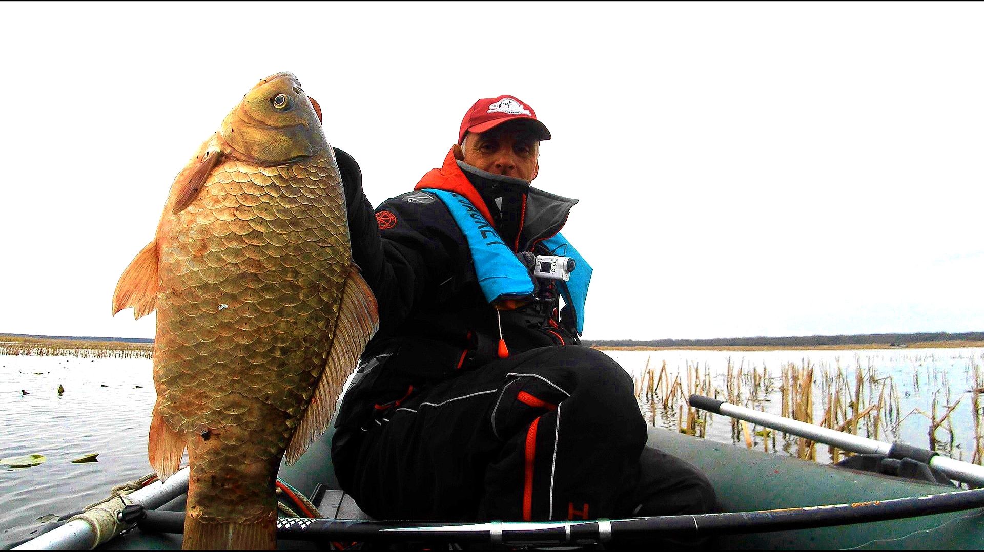 КАРАСЬ ПОШЕЛ... ПЕРВЫЕ ЛАПТИ.