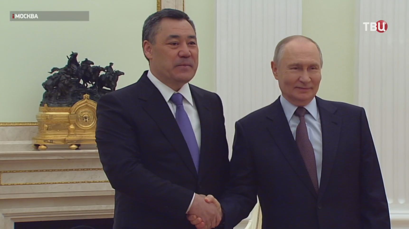 Путин встретился в Кремле с президентом Киргизии
