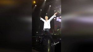 Свети, Артист...