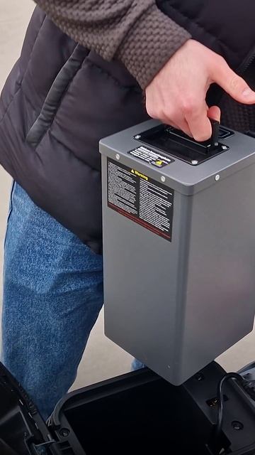 Где находится аккумулятор на электровелосипеде Минако Титан и как его снять?