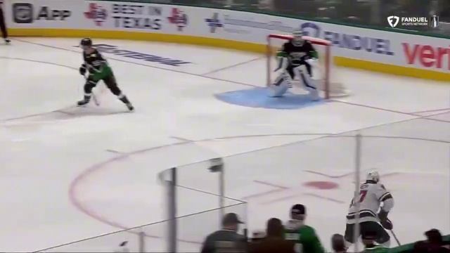 Капризов стал первым россиянином, который забросил шайбу и дал голевой пас в плей-офф НХЛ этого года