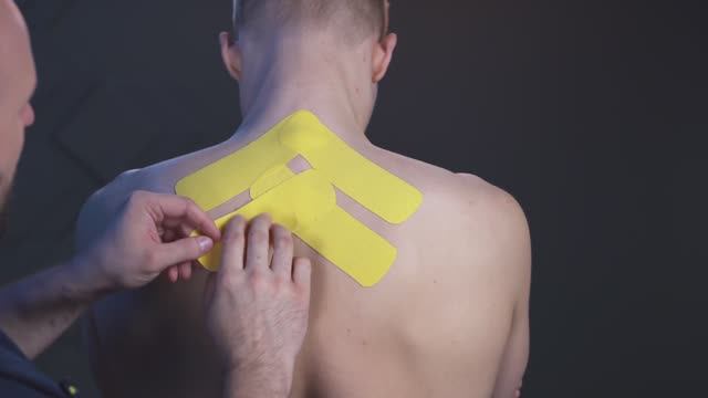 Тейпирование ромбовидной мышцы с KineXib: Королевская осанка и избавление от боли между лопатками