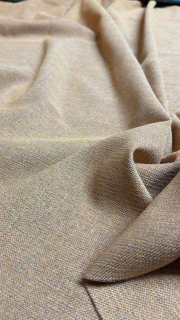 Отрез оранжевой ткани в разделе ткани со скидкой