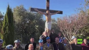 نصب تمثال للسيد المسيح في بلدة لبنانية بديل لتمثال حطمه جندي إسرائيلي