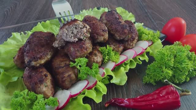 Мититеи - сочные колбаски-котлеты из фарша по молдавскому рецепту! 