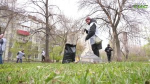 В Самаре провели уборку сквера на Гагарина, 61