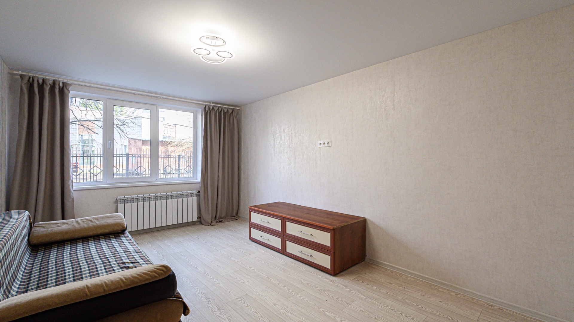 Трехкомнатная квартира Новосибирск Калининский район ул. Учительская д.193