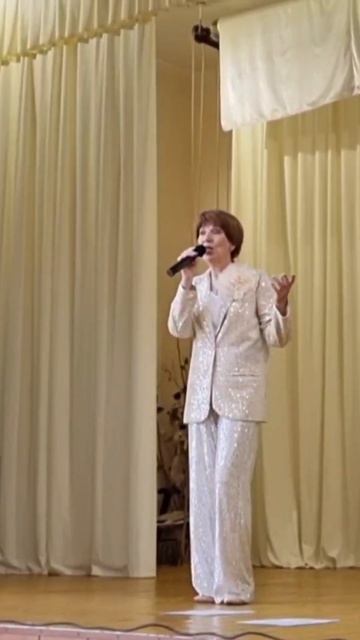 Помню девчонку с рыжей чёлкой