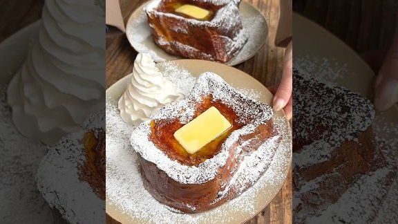 Очень толстый французский тост, толщиной 4 см.