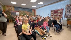 Арина с группой в музее боевой славы СОШ 28