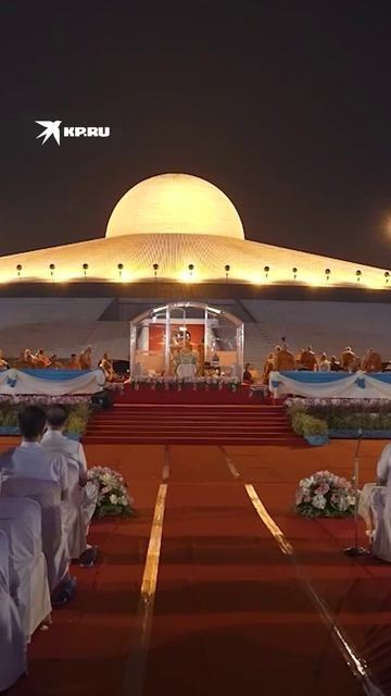 100 тысяч монахов на медитации