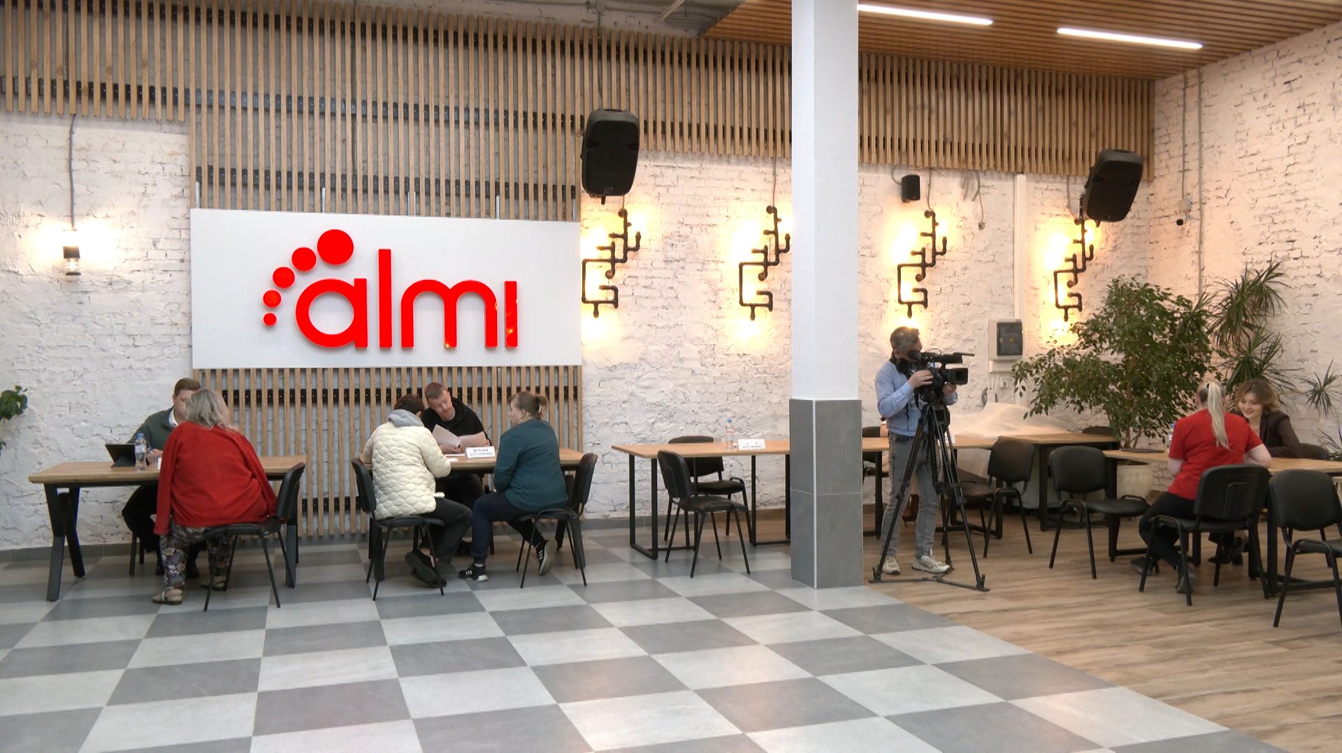 Встреча с жителями в формате выездная Администрация прошла на площадке предприятия Альмида