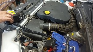 Лада гранта кросс Пробег 35712 км Замена масла в двигателе с помощью насоса для откачки масла