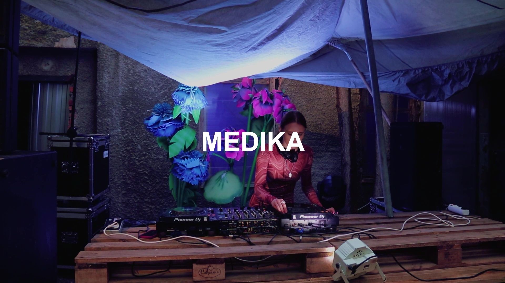 MEDIKA X CAUTION