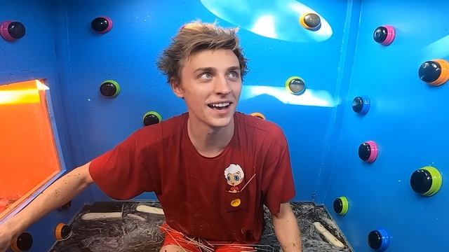 100_ПОДВОДНЫХ_КНОПОК_и_ТОЛЬКО_ОДНА_ТЕБЯ_СПАСЕТ_!